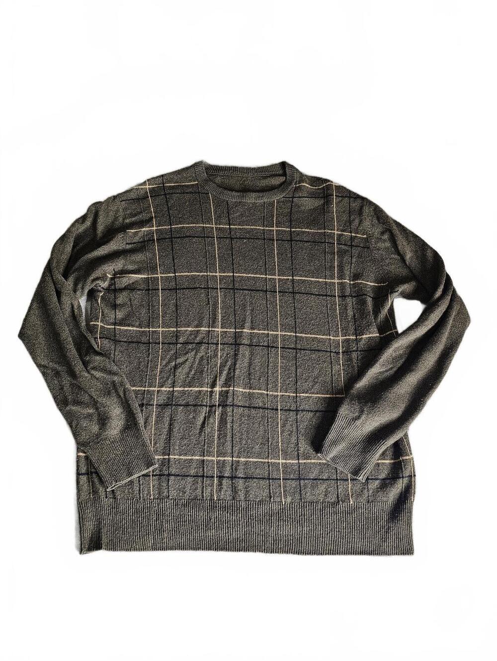 Men's Gray Crew Neck Sweater with Windowpane Pattern